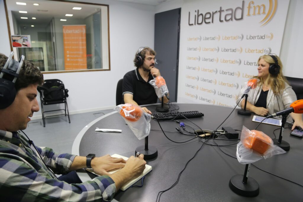 Gracia Sánchez del Real, directora y presentadora del programa EMPRESA 360 con Alejandro Turell Yarur, CEO de Last Basic y Óscar del Río, CEO de Interacso